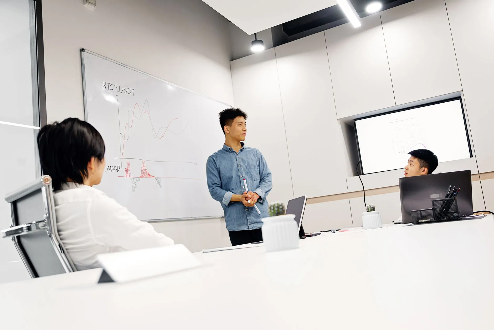 从RFID到条码打印：资产标签技术演进与固定资产管理效率提升